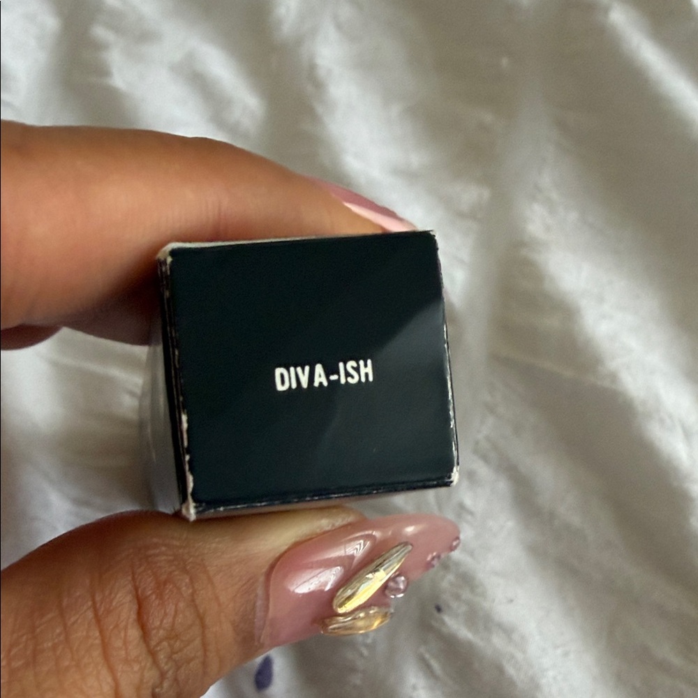MAC Cosmetics Amplified Creme Lipstick - “Diva-ish” - Picture 3 of 3